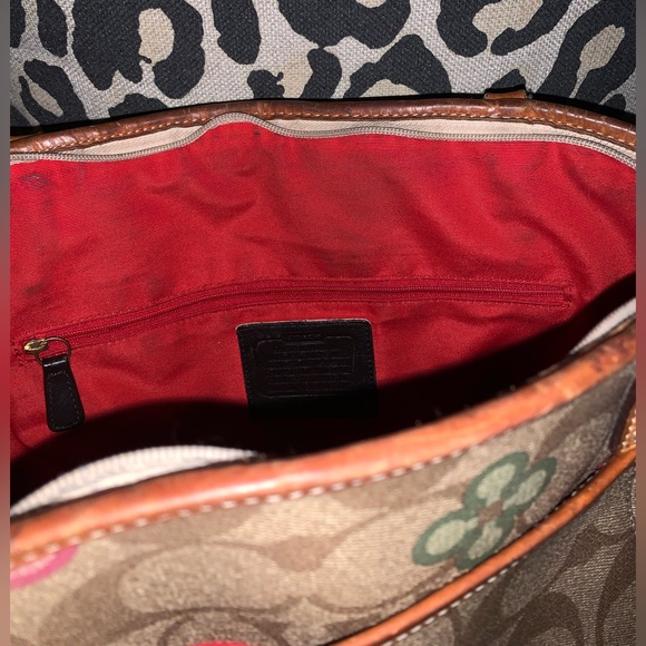 👛💜COACH Peyton Clover Purse💜👛 READ DESCRIPTION AND SEE PHOTOS AND VIDEO - Picture 11 of 15